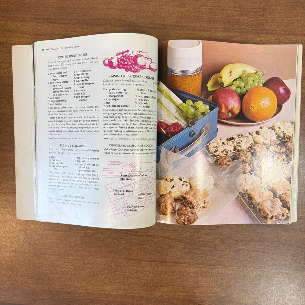 Betty Crocker's Cooky Book 1977 Vintage Cookbook Golden Press Retro Recipes